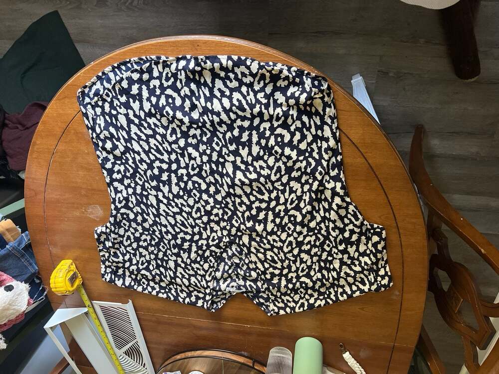 Lush Leopard Print V-Neck Short Sleeve Top Size S